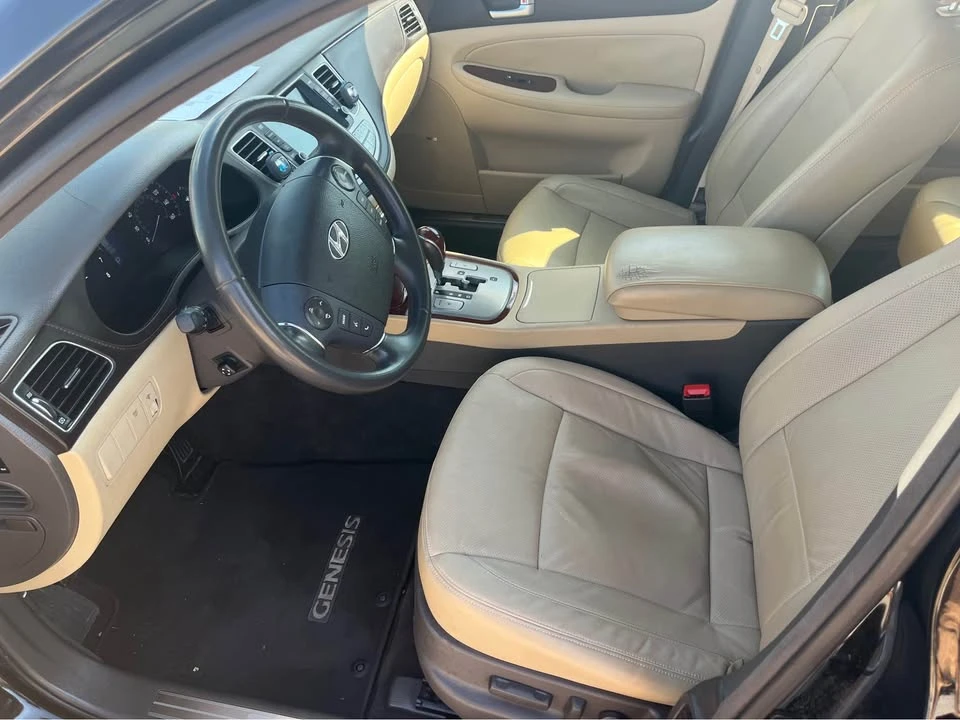 2013 Hyundai Genesis - Image 12 of 19