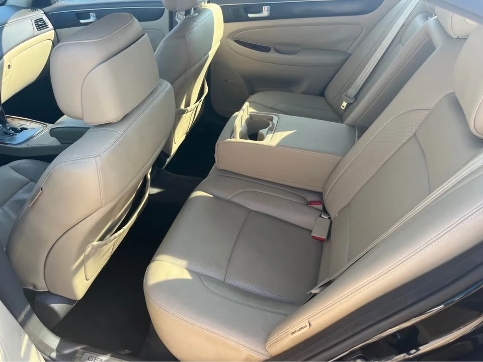 2013 Hyundai Genesis - Image 14 of 19