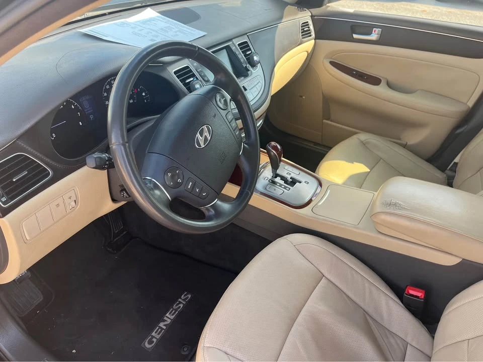 2013 Hyundai Genesis - Image 10 of 19