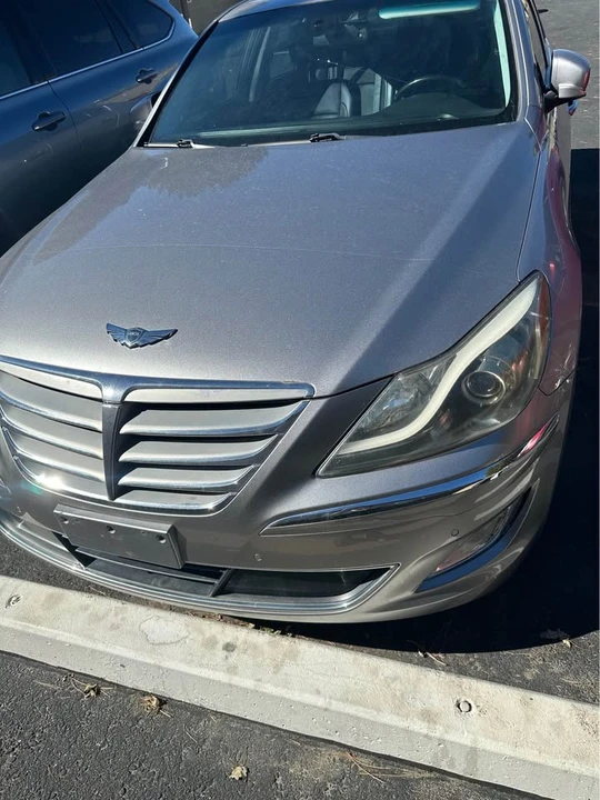 2013 Hyundai Genesis - Image 2 of 7
