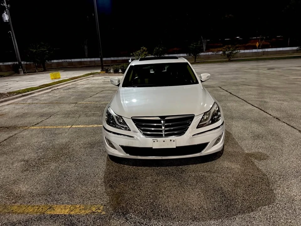 2013 Hyundai Genesis - Image 2 of 9