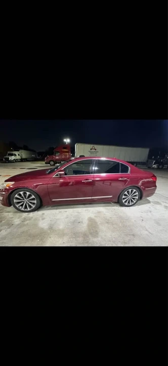 2013 Hyundai Genesis - Image 4 of 18