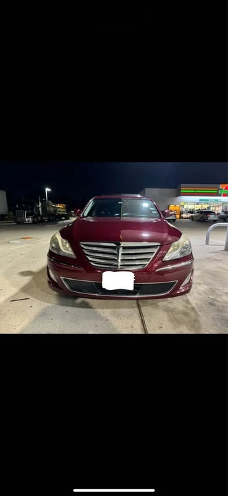 2013 Hyundai Genesis - Image 2 of 18