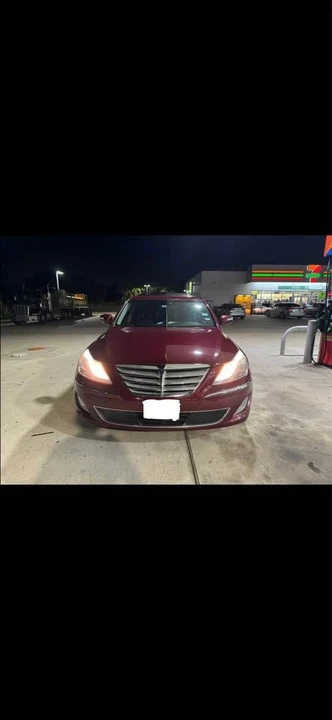 2013 Hyundai Genesis - Image 11 of 18