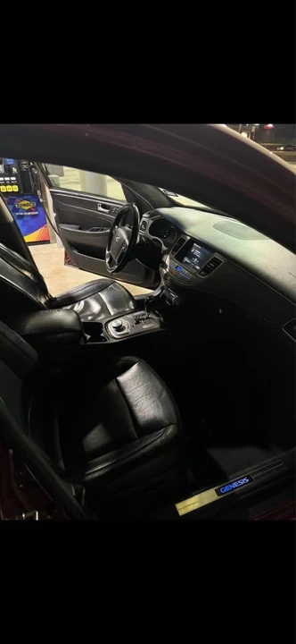 2013 Hyundai Genesis - Image 15 of 18