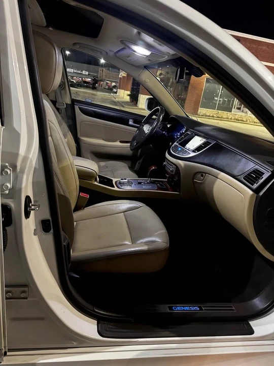 2013 Hyundai Genesis - Image 6 of 7