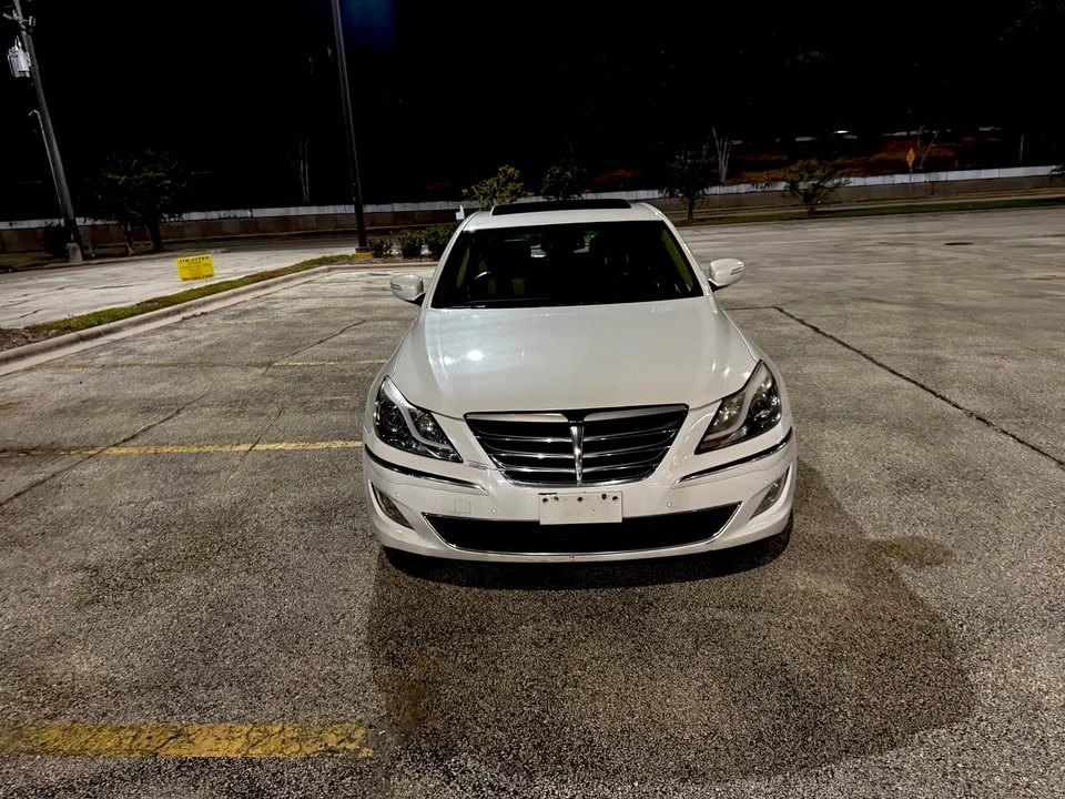 2013 Hyundai Genesis - Image 2 of 7