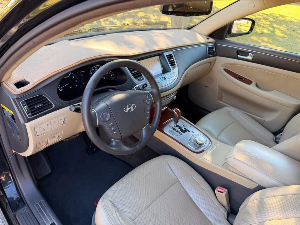 2013 Hyundai Genesis - Image 12 of 14
