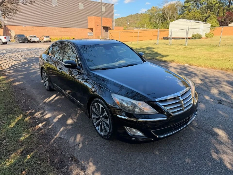 2013 Hyundai Genesis - Image 2 of 14