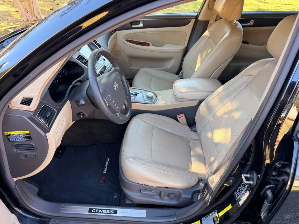 2013 Hyundai Genesis - Image 6 of 14