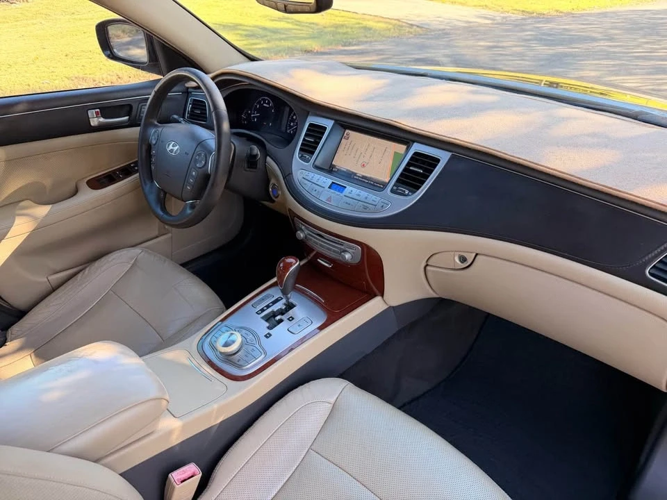 2013 Hyundai Genesis - Image 10 of 14