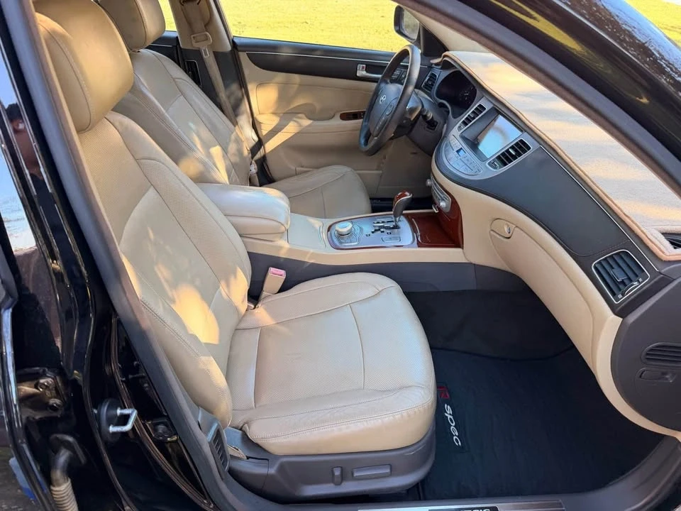 2013 Hyundai Genesis - Image 8 of 14