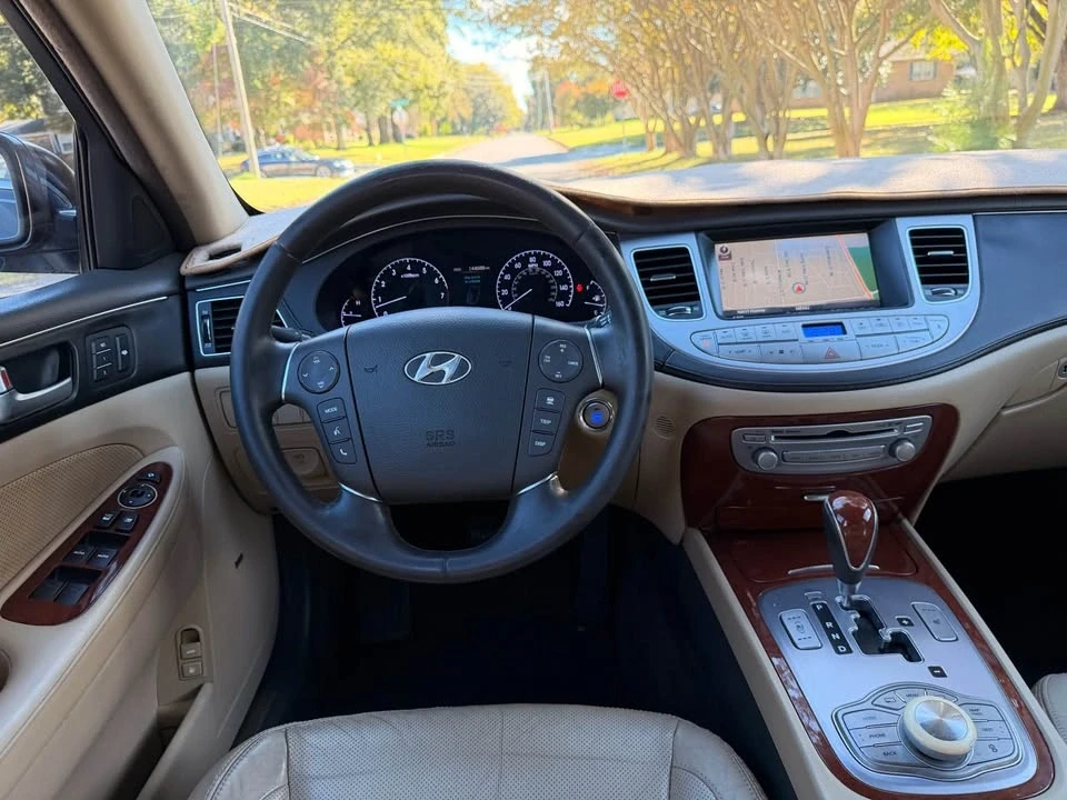 2013 Hyundai Genesis - Image 11 of 14