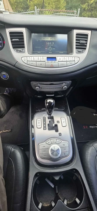 2013 Hyundai Genesis - Image 9 of 10