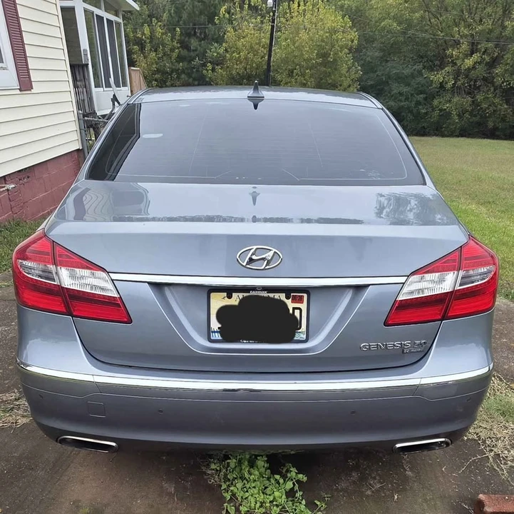 2013 Hyundai Genesis - Image 4 of 10