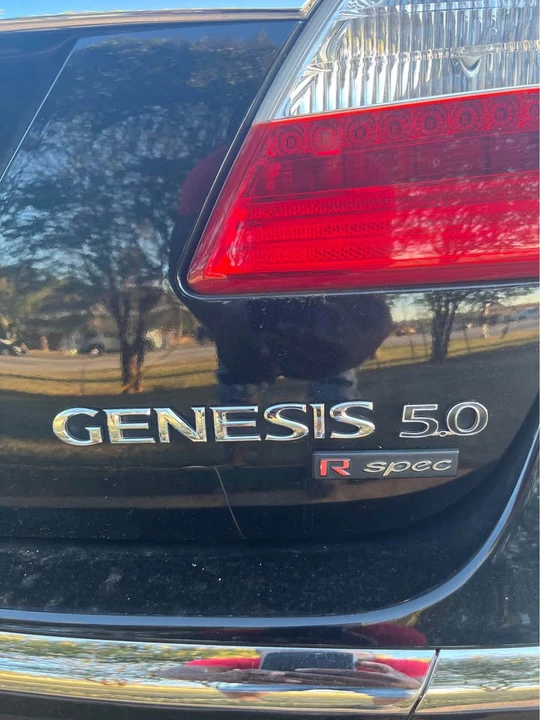 2013 Hyundai Genesis - Image 14 of 20