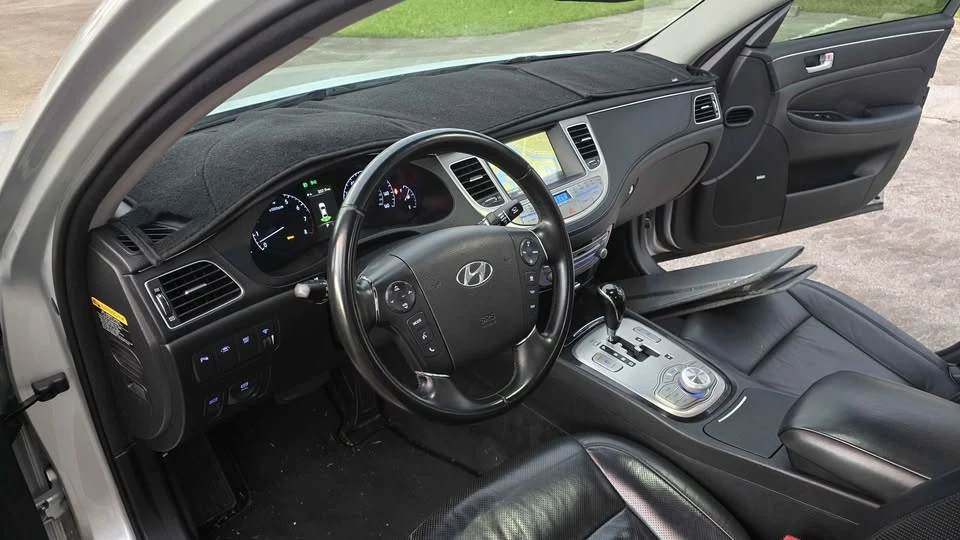 2013 Hyundai Genesis - Image 10 of 17