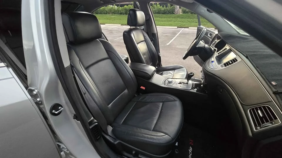 2013 Hyundai Genesis - Image 8 of 17