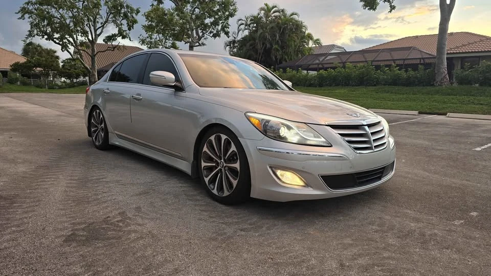 2013 Hyundai Genesis - Image 7 of 17