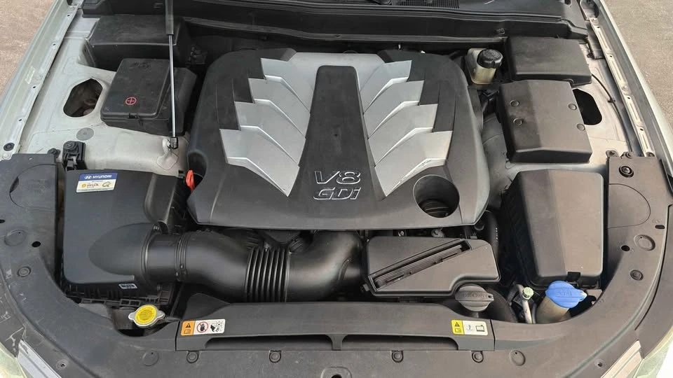 2013 Hyundai Genesis - Image 16 of 17
