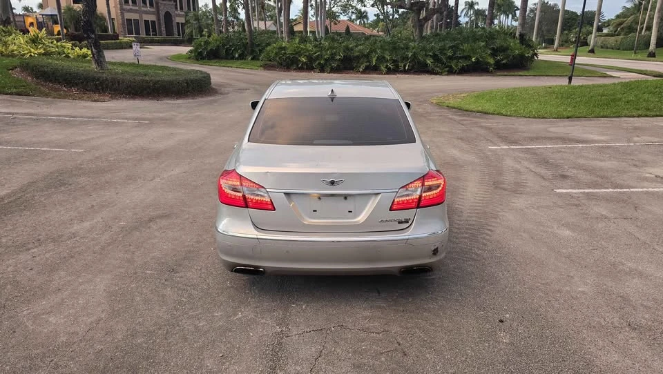2013 Hyundai Genesis - Image 4 of 17