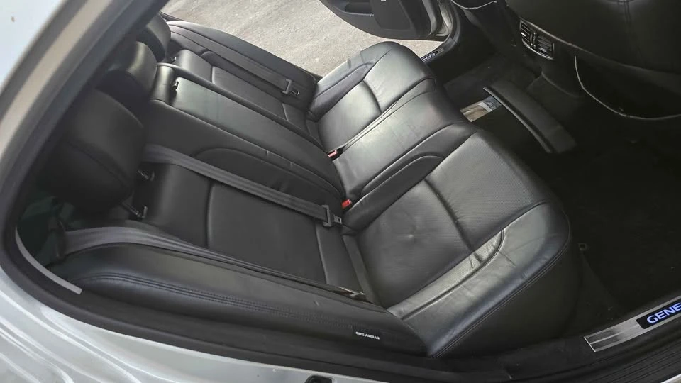 2013 Hyundai Genesis - Image 9 of 17