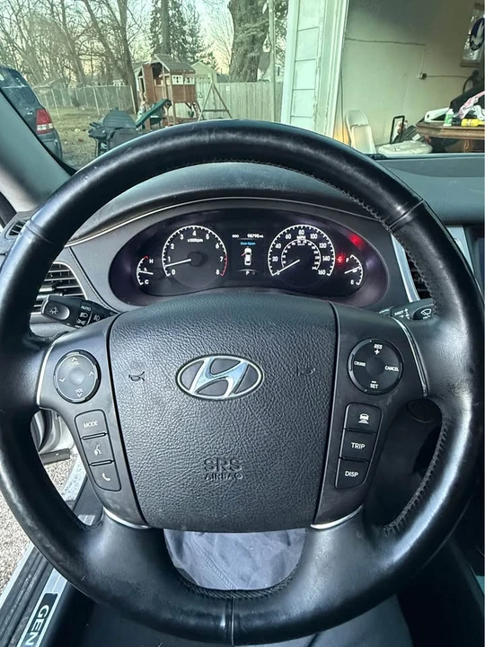 2013 Hyundai Genesis - Image 13 of 18