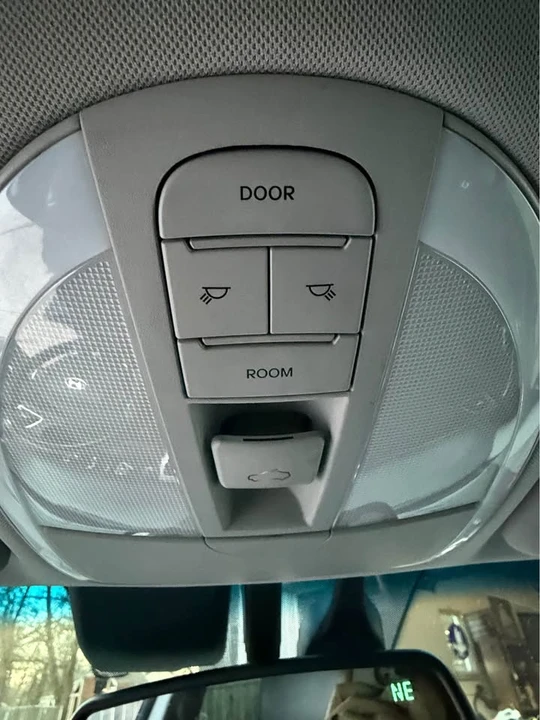 2013 Hyundai Genesis - Image 16 of 18