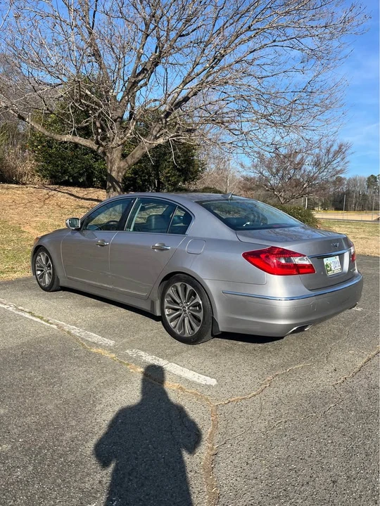 2013 Hyundai Genesis - Image 2 of 10