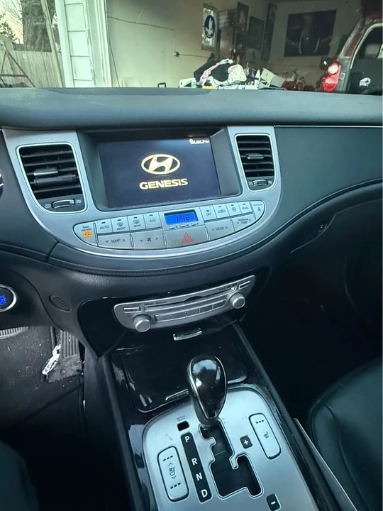 2013 Hyundai Genesis - Image 14 of 18