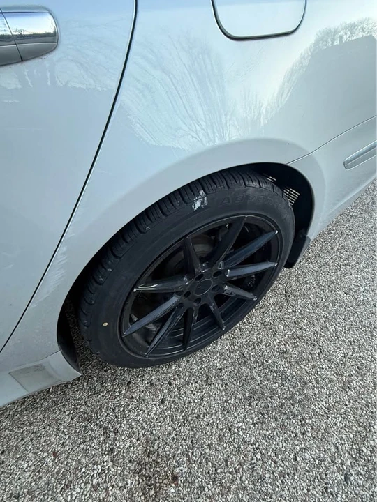 2013 Hyundai Genesis - Image 2 of 18