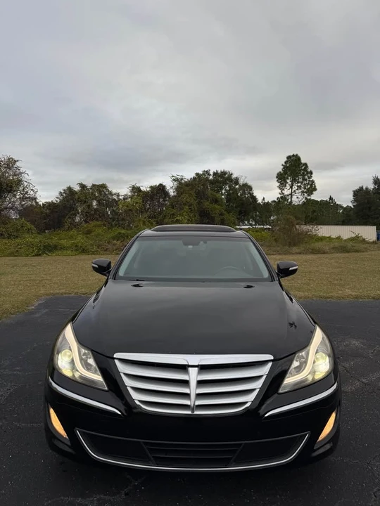 2013 Hyundai Genesis - Image 2 of 13
