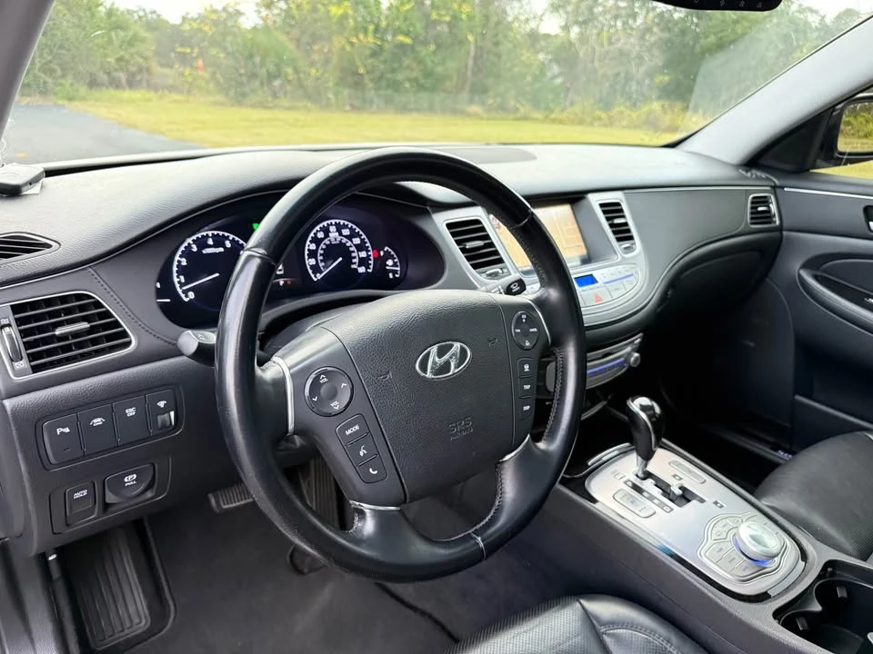 2013 Hyundai Genesis - Image 12 of 13