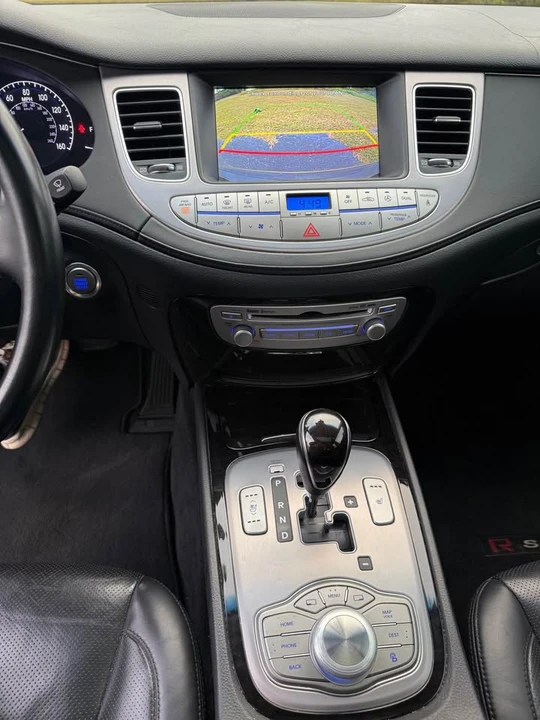2013 Hyundai Genesis - Image 11 of 13