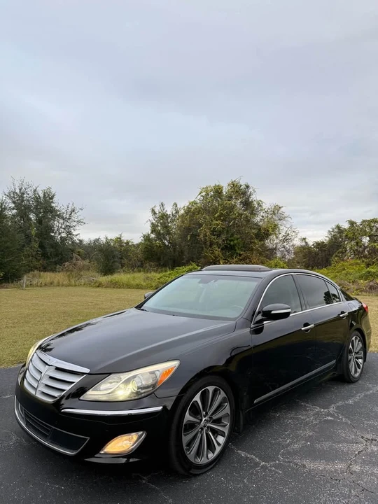 2013 Hyundai Genesis - Image 4 of 13