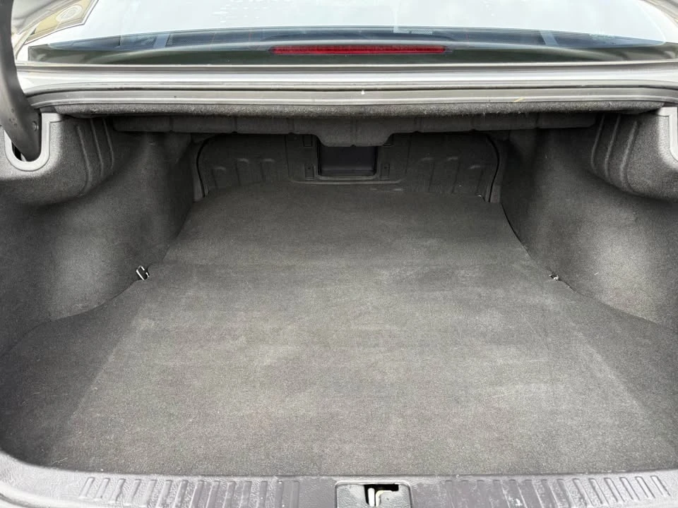 2013 Hyundai Genesis - Image 16 of 18