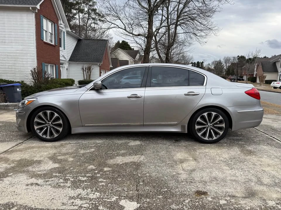 2013 Hyundai Genesis - Image 6 of 18