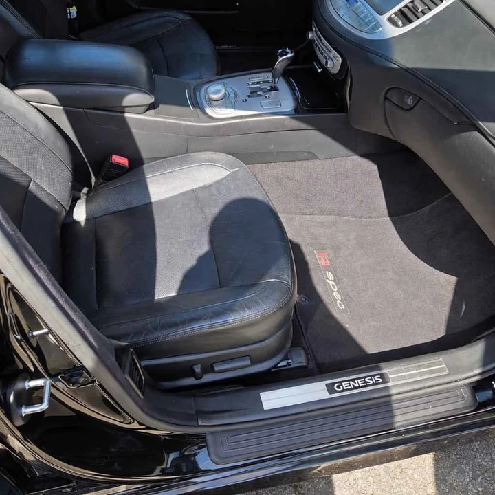 2013 Hyundai Genesis - Image 12 of 14