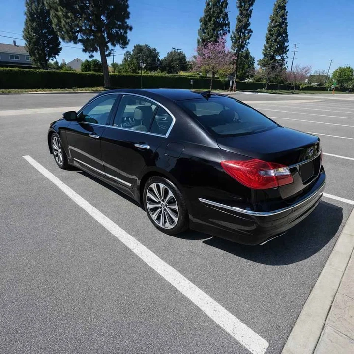 2013 Hyundai Genesis - Image 3 of 14