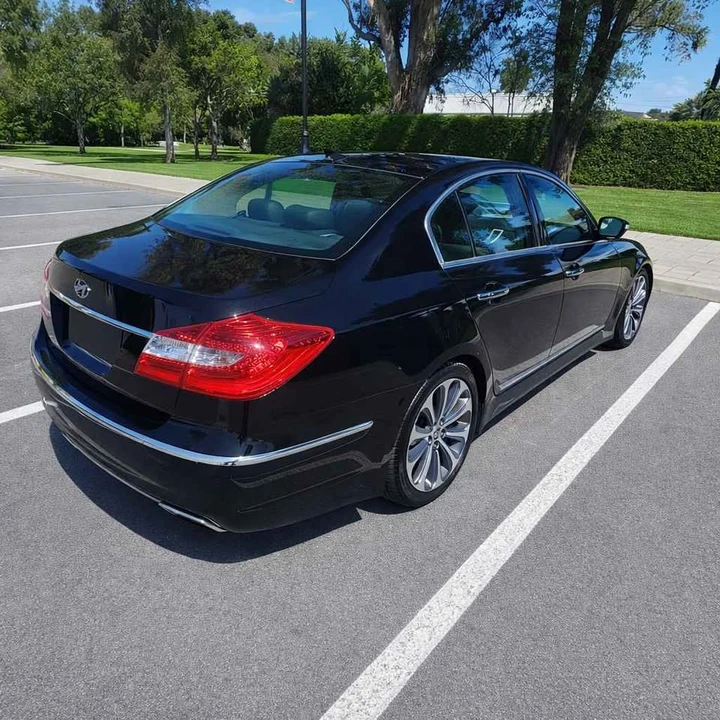 2013 Hyundai Genesis - Image 7 of 14