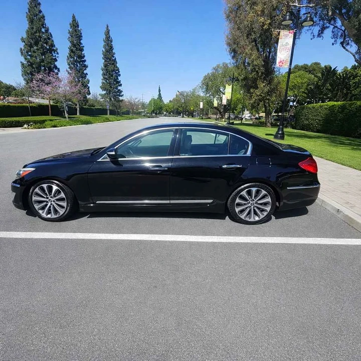 2013 Hyundai Genesis - Image 4 of 14