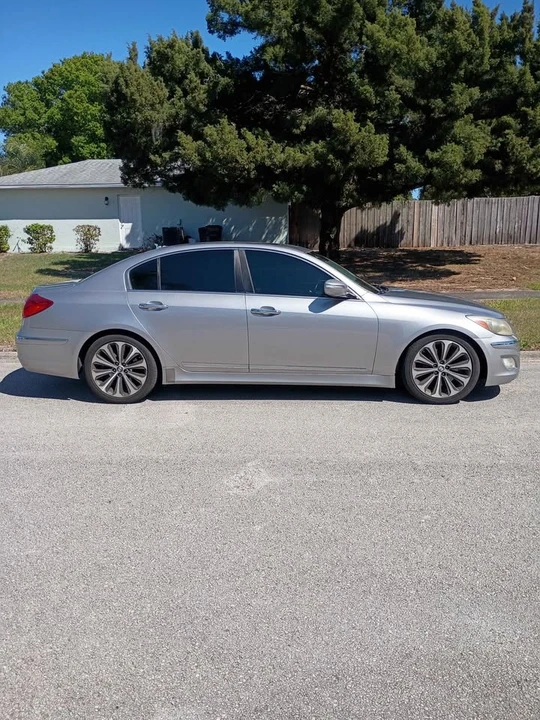 2013 Hyundai Genesis - Image 2 of 12