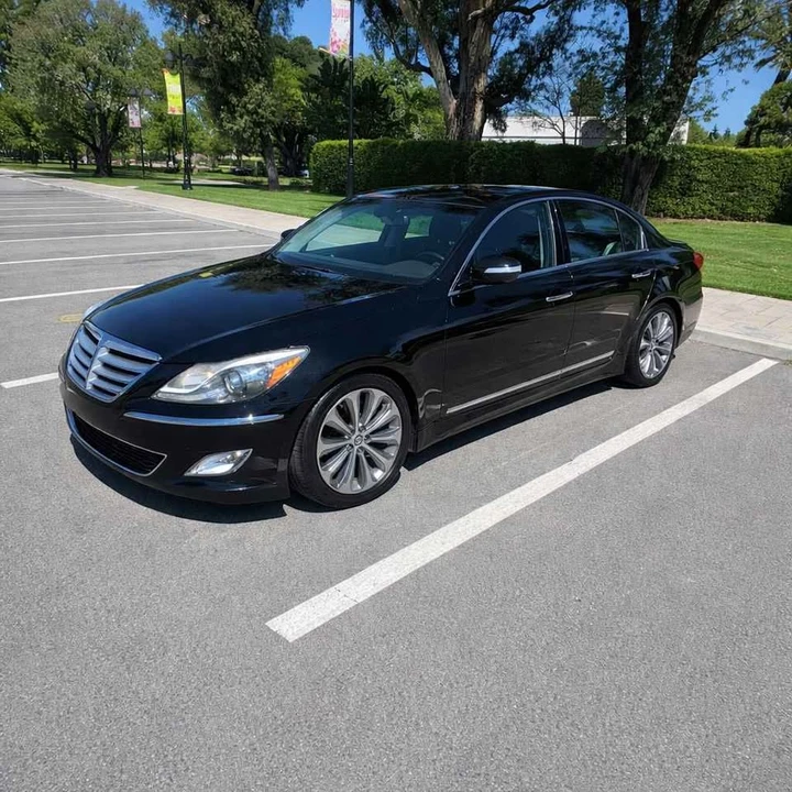 2013 Hyundai Genesis - Image 2 of 14