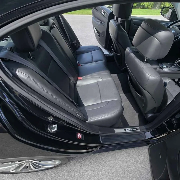 2013 Hyundai Genesis - Image 11 of 14