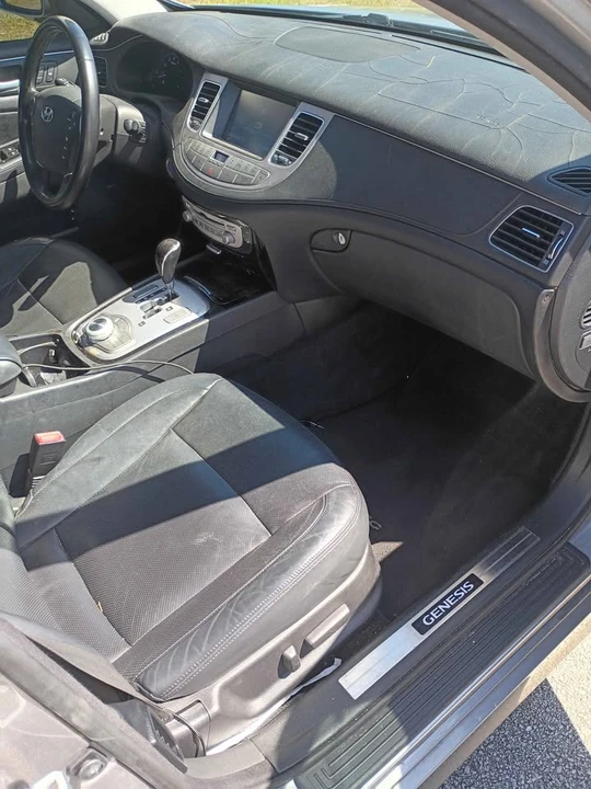 2013 Hyundai Genesis - Image 12 of 12