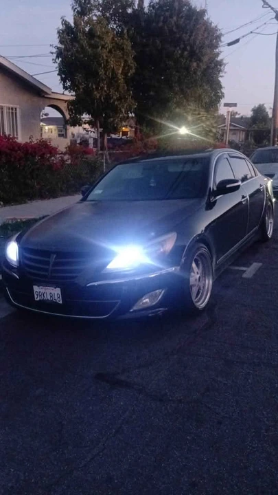 2013 Hyundai Genesis - Image 8 of 8