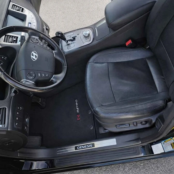 2013 Hyundai Genesis - Image 9 of 14