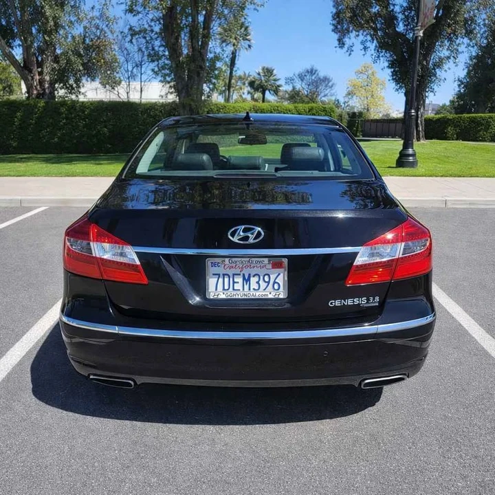 2013 Hyundai Genesis - Image 8 of 14