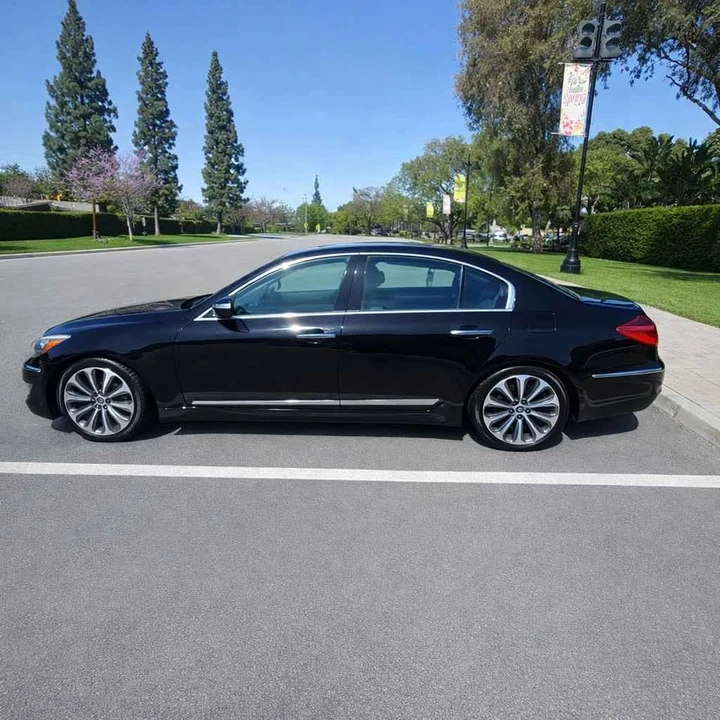 2013 Hyundai Genesis - Image 5 of 14
