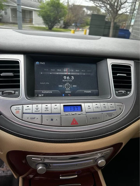 2013 Hyundai Genesis - Image 14 of 16
